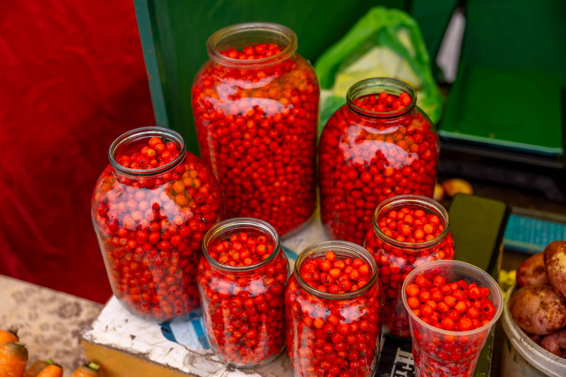 kompot z wiśni do słoików kompot z wiśni do słoików — Kompot z wiśni do słoików — ile cukru dodać i jak pasteryzować, żeby owoce nie pękały